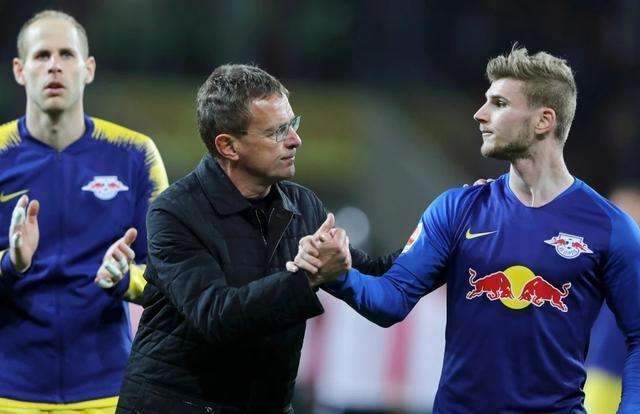 半场战报：都灵1-1科莫，弗拉希奇点射，阿达伊建功