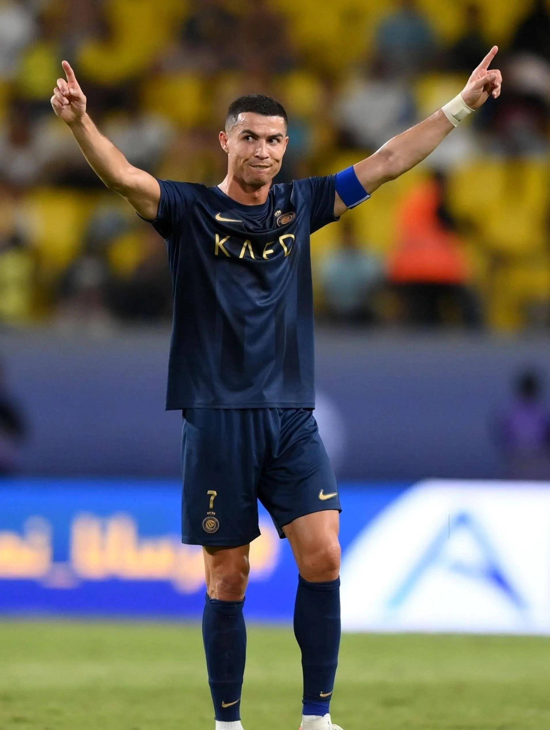 阿连德：这是我第一次拿冠军，也是我第一次戴帽，我很满意