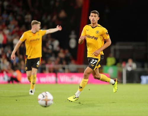 真要走了？孙兴慜在赛后领奖前多次拒绝佩戴队长袖标