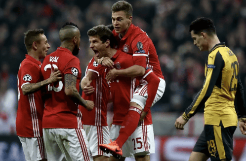 乔治娜分享晚宴照片：C罗与苹果公司CEO库克合影