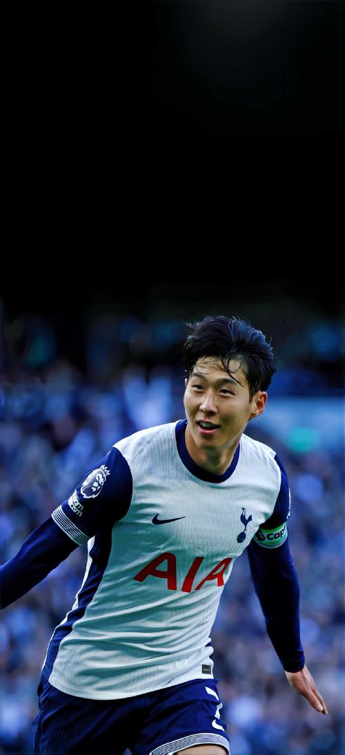 上海申花续约斯卢茨基，欲在亚冠和巴西引援中提升竞争力，期待其带领球队争冠。（申花续约斯卢茨基：力拼亚冠、升级巴西引援，盼率队冲冠）