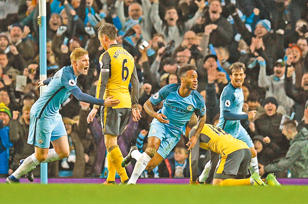 记者：申花今天下午飞赴天津，于汉超、戴伟浚等人随队出征