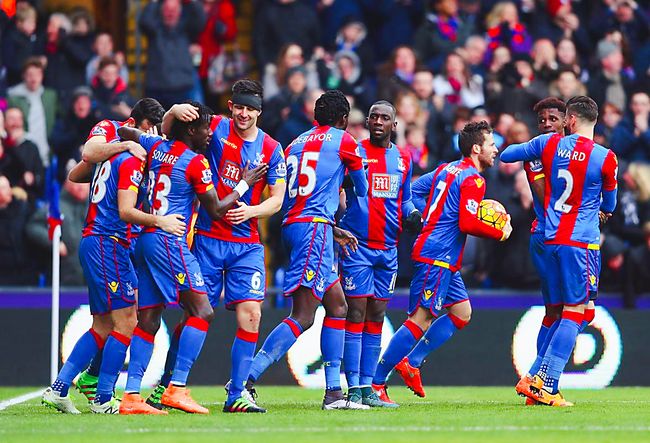 你故意的吧？范戴克防守传中时高举右手导致手球送点