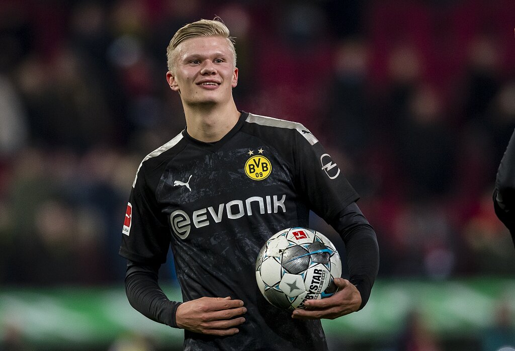 亚当·沃顿希望加盟有欧冠资格的新球队。（亚当·沃顿有意转会至具备欧冠资格的新东家）