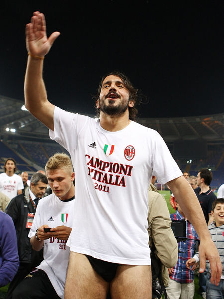 每体：巴萨已明确表示，不会为合同只剩六个月的球员支付转会费（每体：巴萨表态，合同仅剩半年的球员不付转会费）