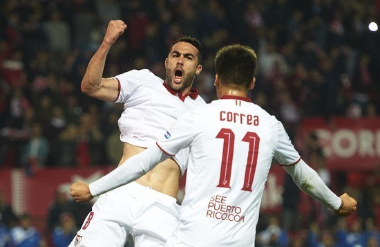 就在今天，12月8日凌晨！中超传来了青岛西海岸、武汉三镇和海港的新消息（12月8日凌晨，中超最新动态：青岛西海岸、武汉三镇与海港传来新进展）