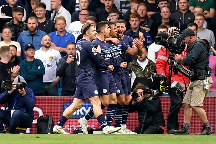 巴萨旧将：足球世界没人能达到梅西的高度，他让我们变得更好