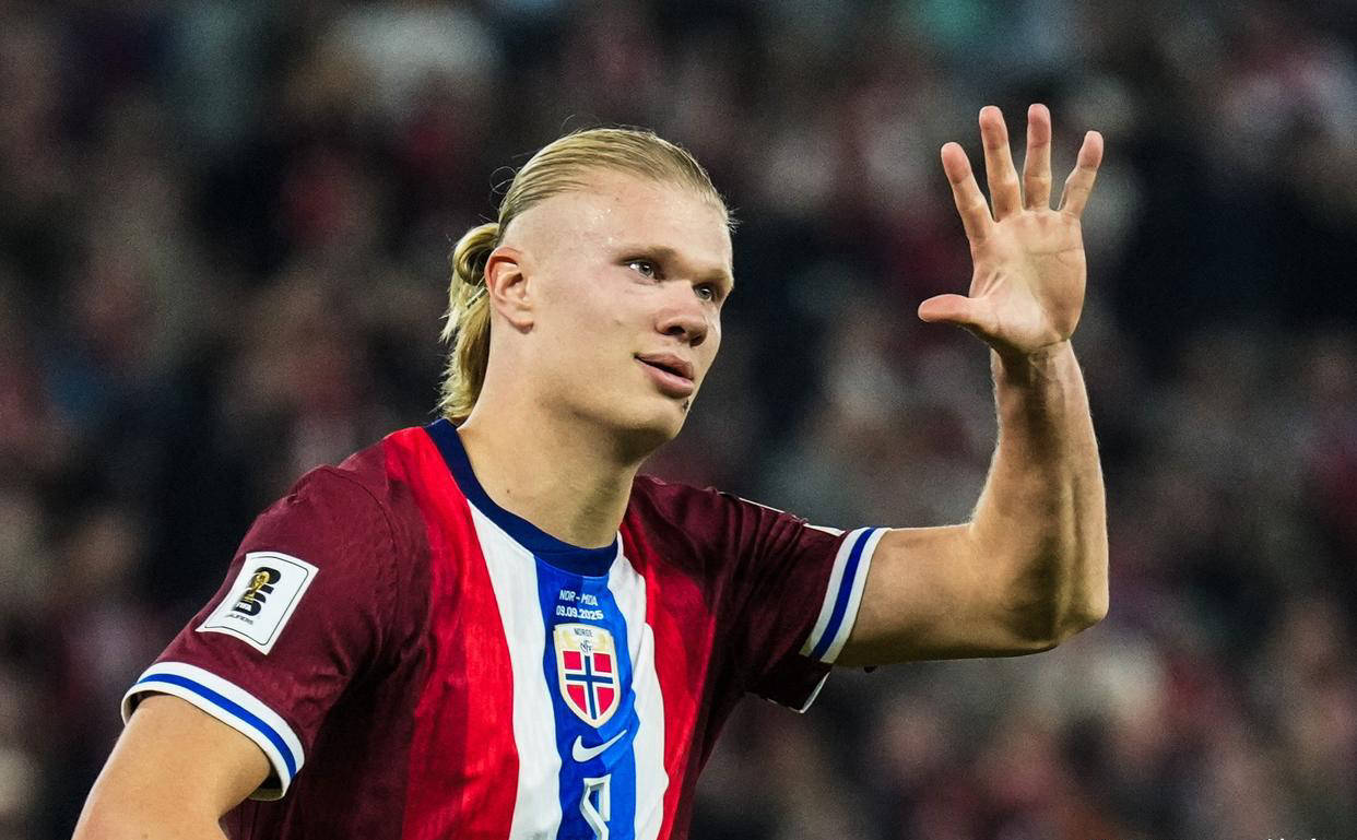 曼联将以1亿英镑的价格击败曼城，前锋签约已成定局，巴塞罗那的挖角行动也变得“认真”起来。