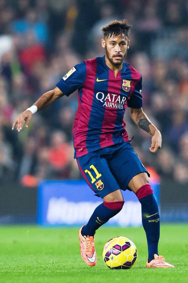 足球报：韩鹏是否继续执教泰山将取决于俱乐部的战略（足球报：韩鹏能否继续执掌泰山取决于俱乐部战略）