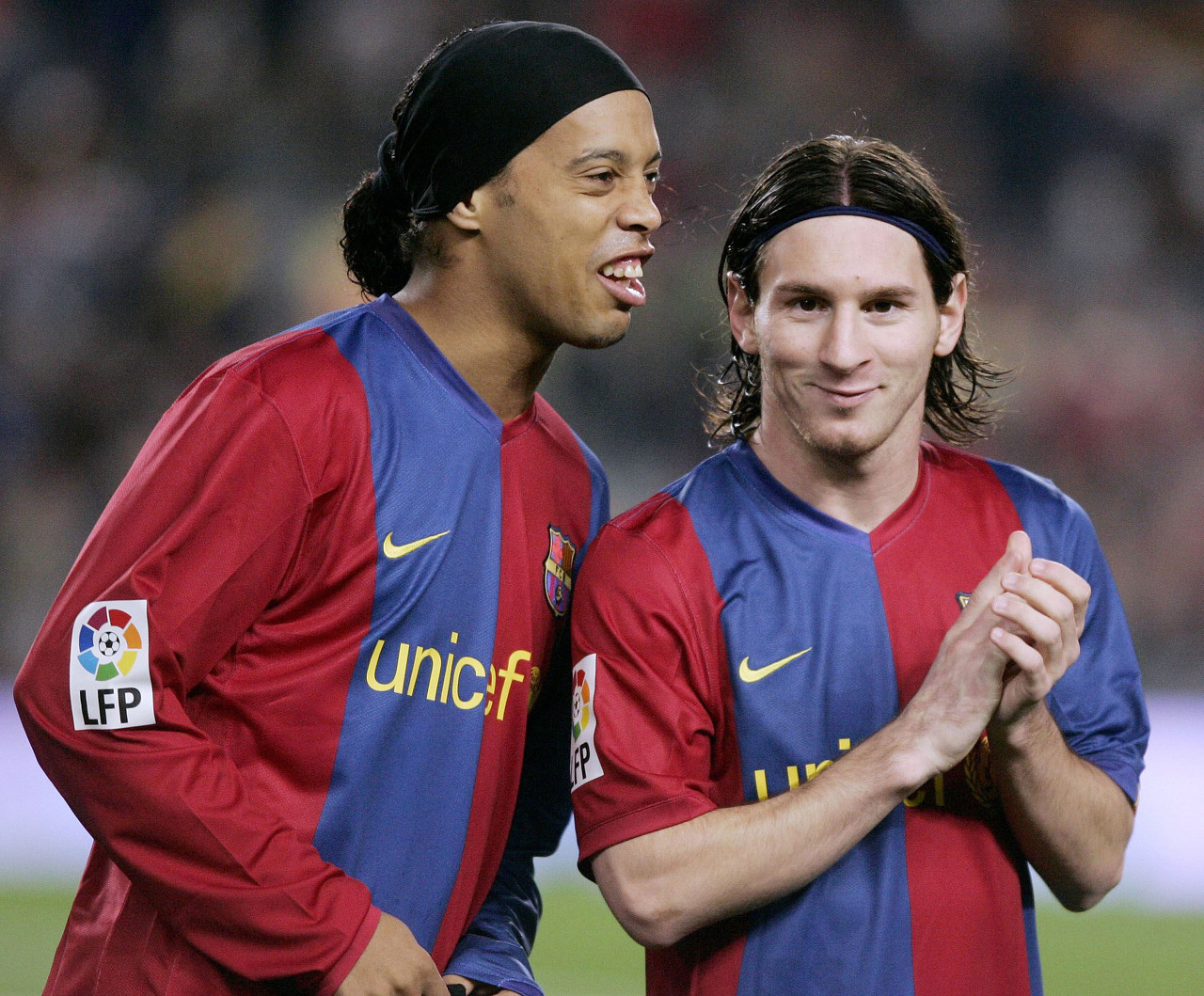 登贝莱包揽2025两大个人荣誉，90后首位金球奖+年度最佳（登贝莱横扫2025双料个人大奖，成90后首位金球得主并加冕年度最佳）