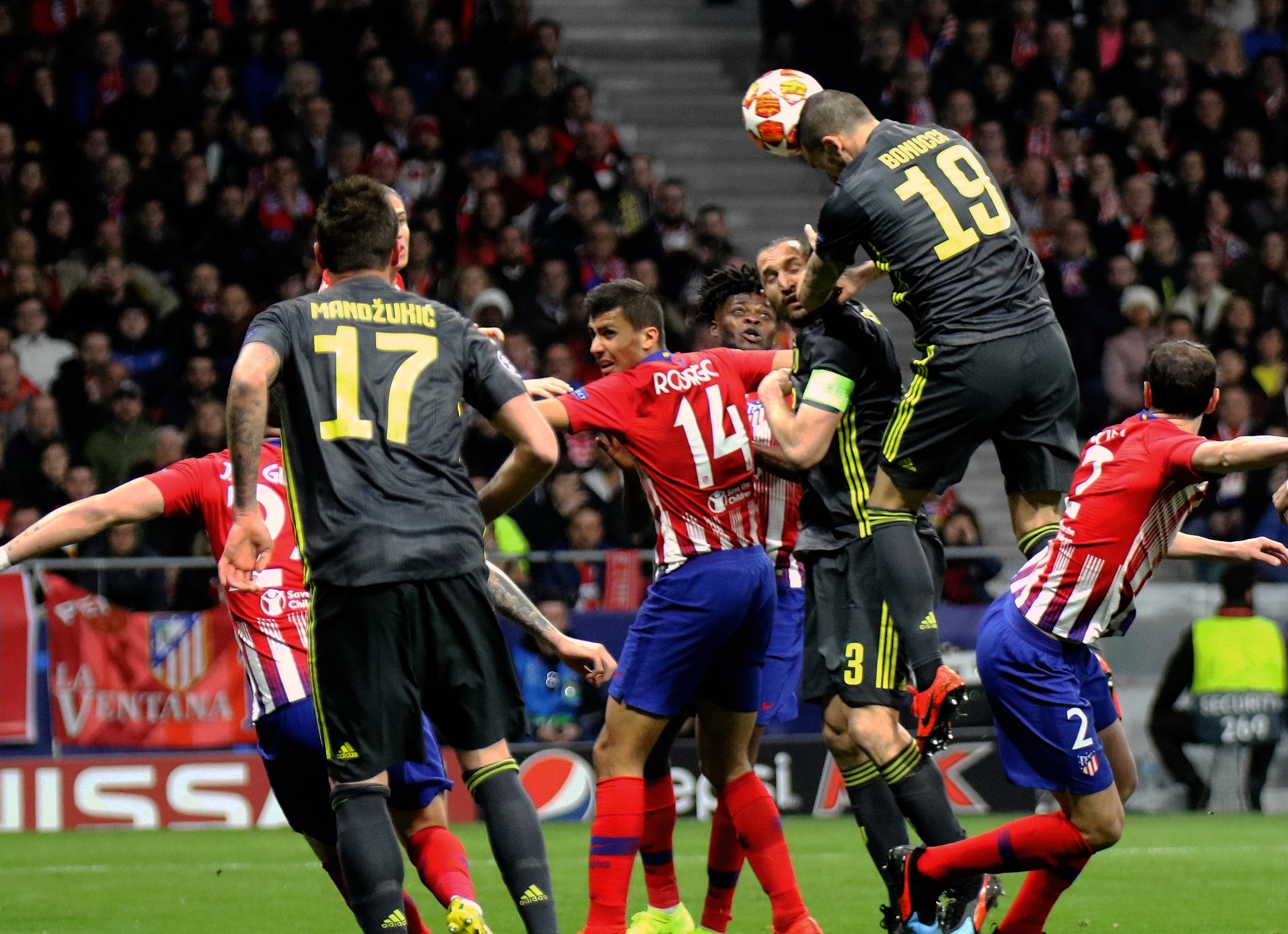 拉波尔塔谈奥尔莫：他差不多抬脚就有，希望他带巴萨登顶欧冠（拉波尔塔盛赞奥尔莫：几乎抬脚就能进，盼其率巴萨问鼎欧冠）