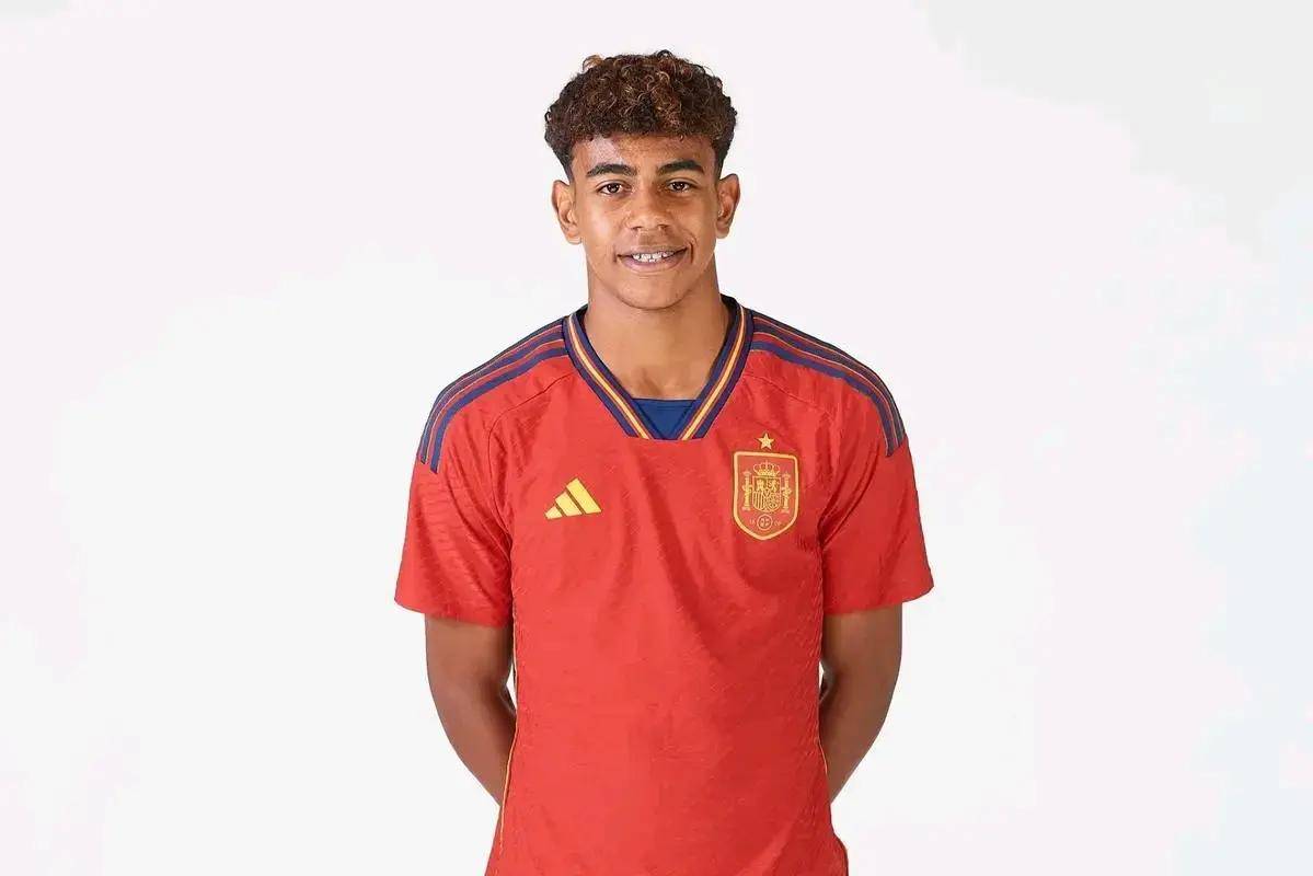 篮球篮网全队完成高强度训练