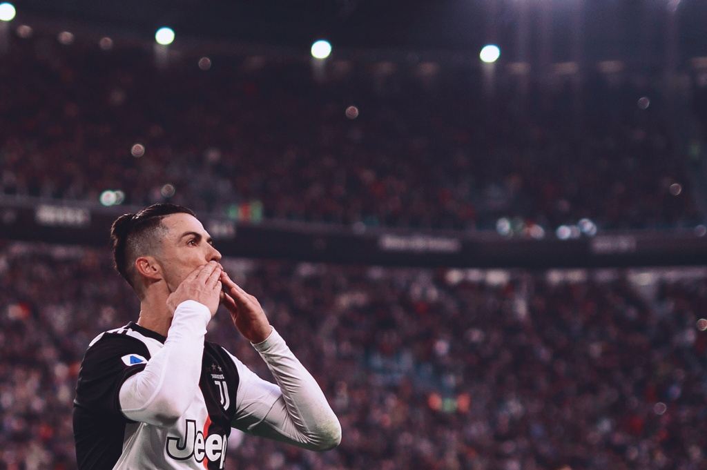 摆大巴击败费耶诺德，阿贾克斯主帅：我很卑鄙（摆大巴制胜费耶诺德，阿贾克斯主帅自嘲：确实有些不光彩）